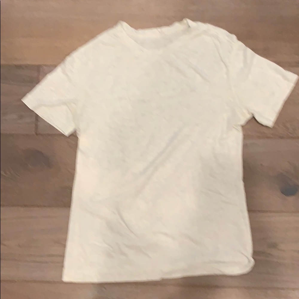 Lululemon men’s light heather grey t-shirt